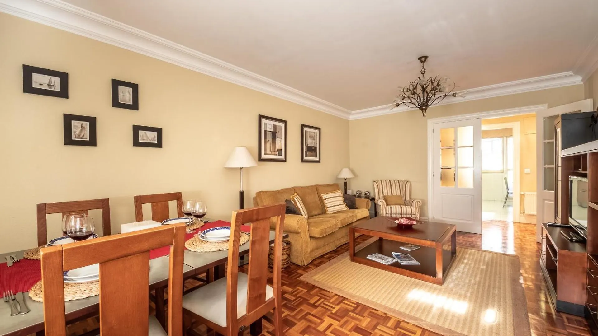 Grande Luminoso, Garaje, Bilbao Arena, Casco Viejo Apartment