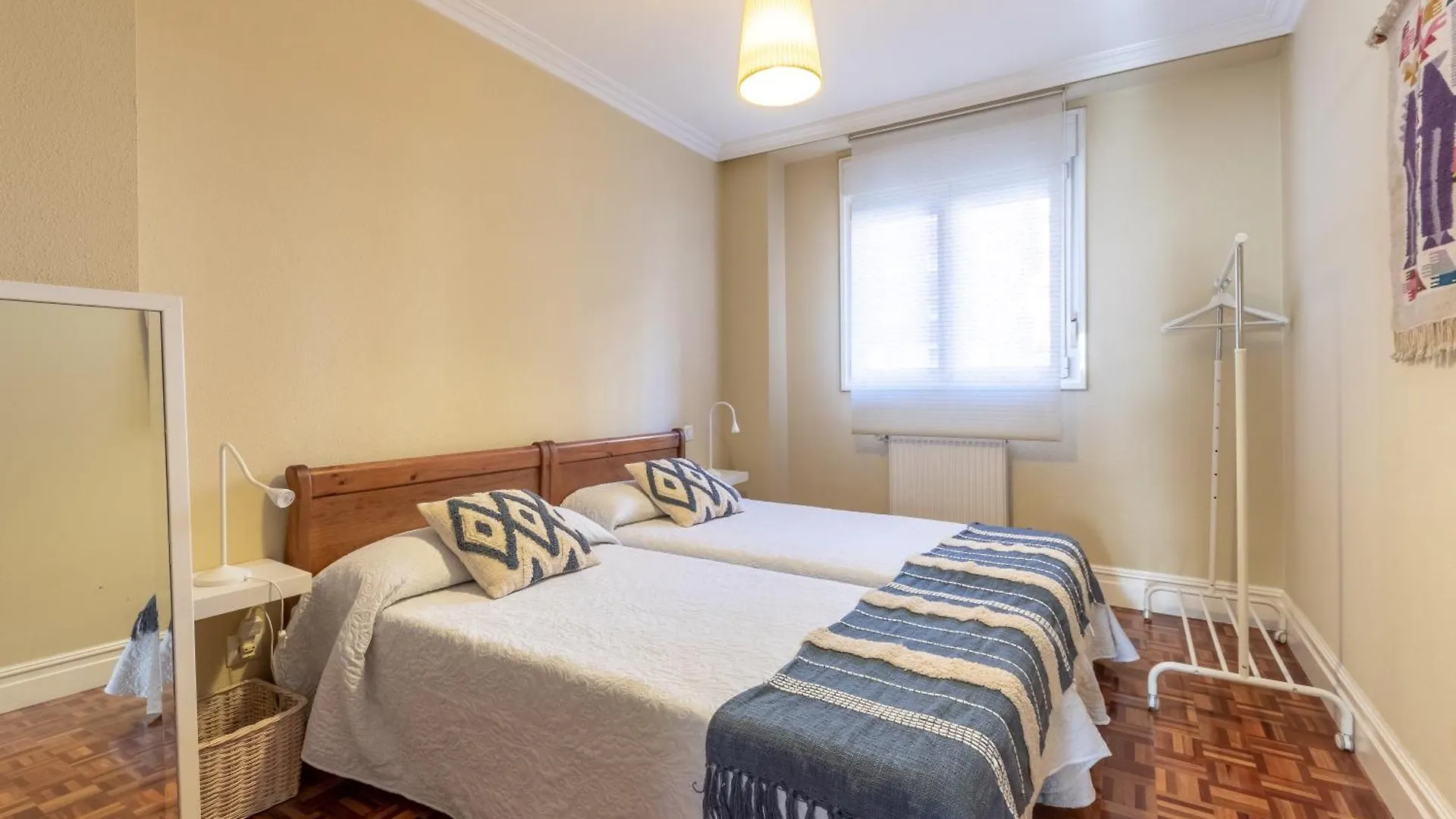 Grande Luminoso, Garaje, Bilbao Arena, Casco Viejo Apartment