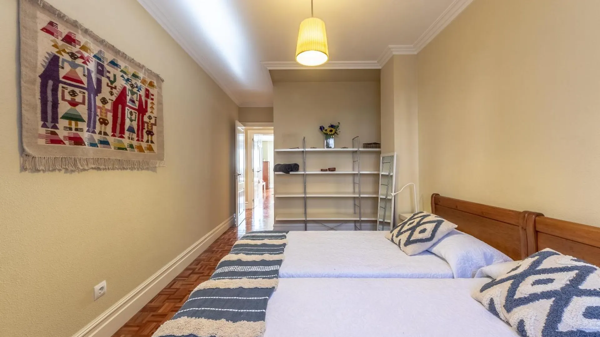 Grande Luminoso, Garaje, Bilbao Arena, Casco Viejo Apartment