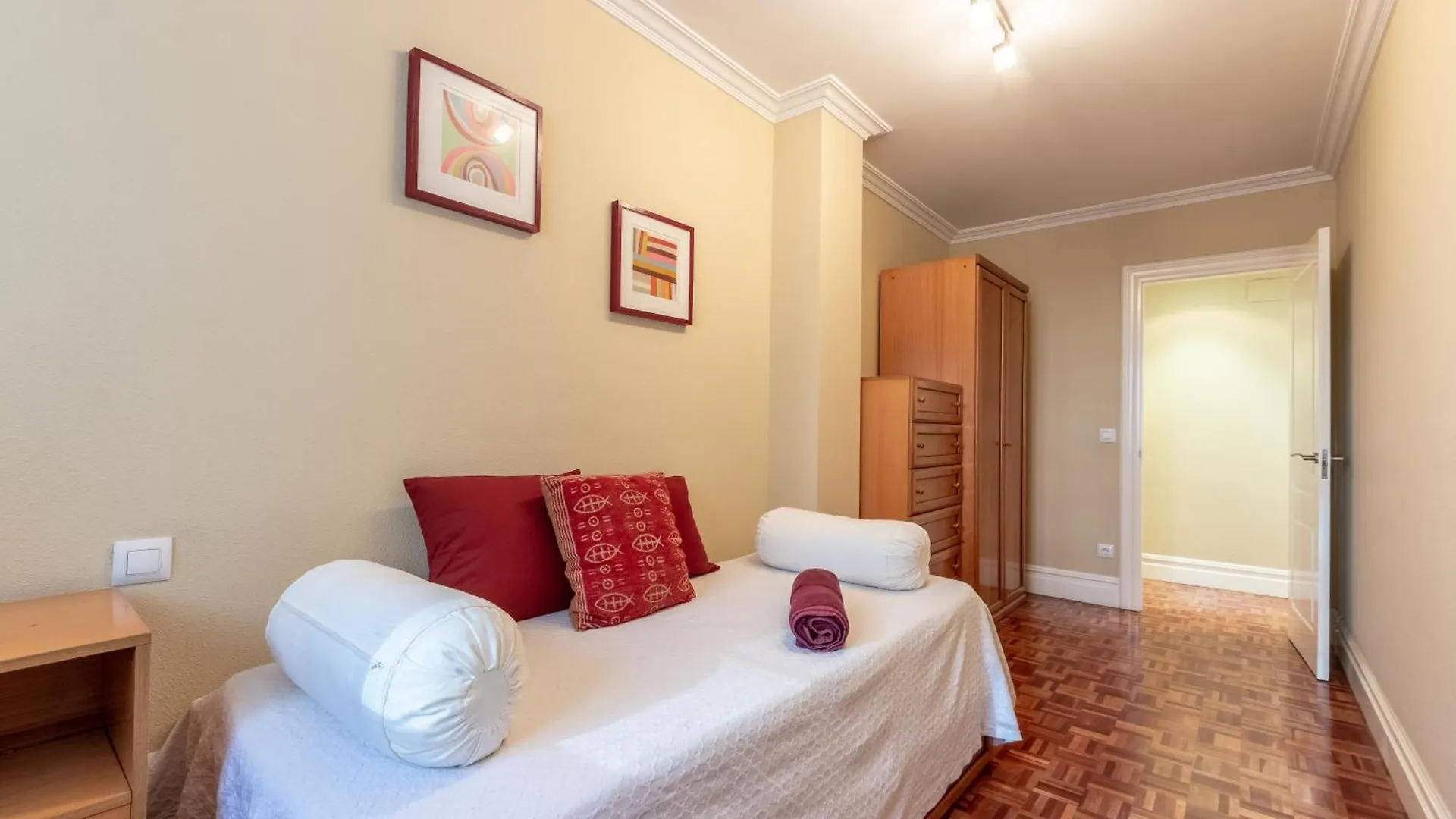 Grande Luminoso, Garaje, Bilbao Arena, Casco Viejo Apartment 0*,  Spain