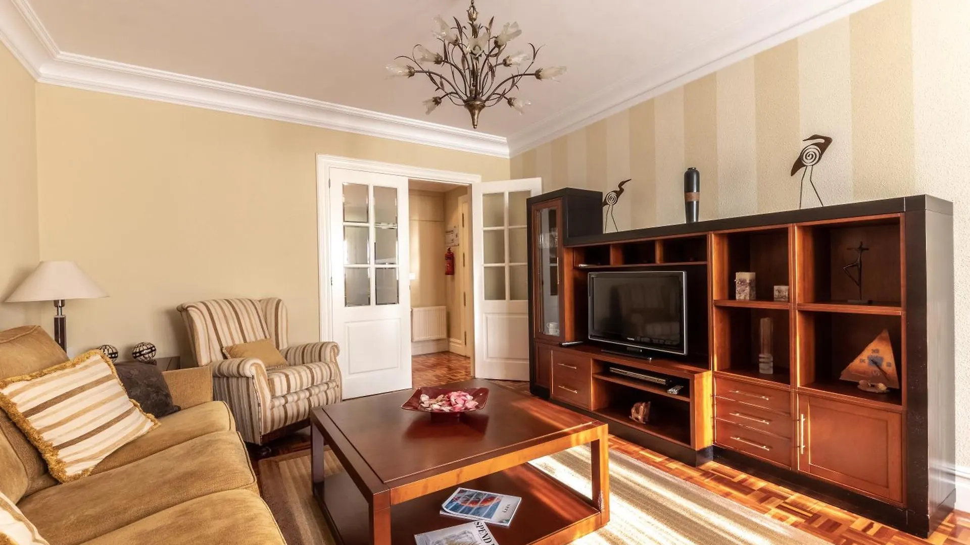 Grande Luminoso, Garaje, Bilbao Arena, Casco Viejo Apartment