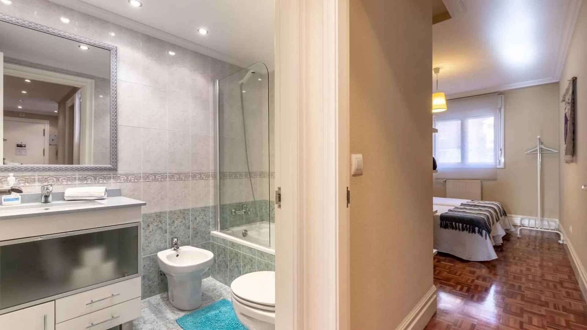 Grande Luminoso, Garaje, Bilbao Arena, Casco Viejo Apartment