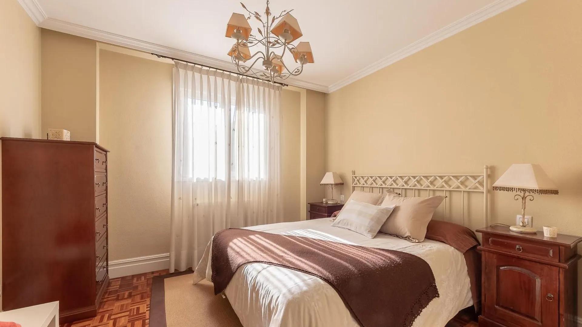 Grande Luminoso, Garaje, Bilbao Arena, Casco Viejo Apartment